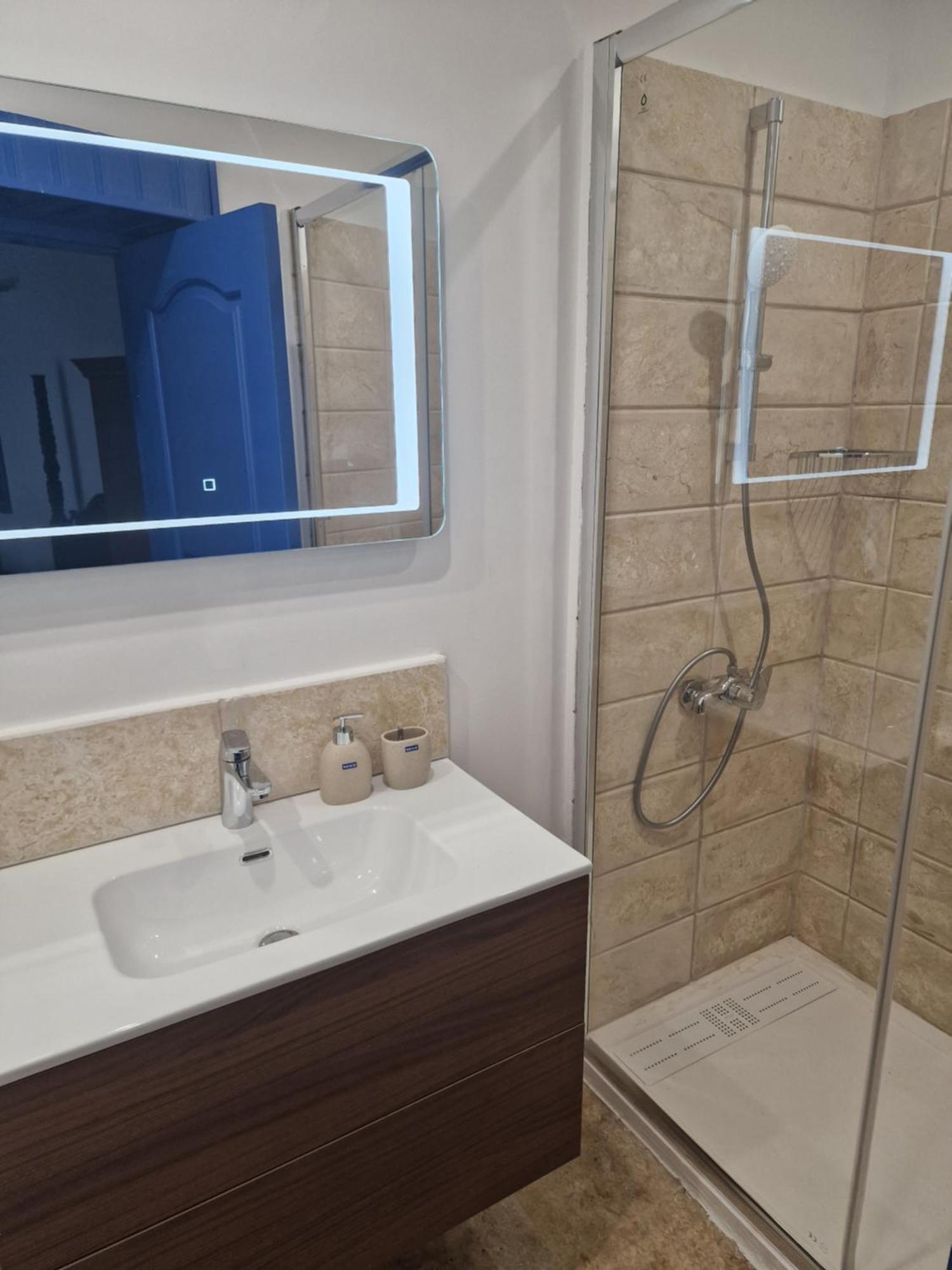 The Courtyard Suite Limassol Extérieur photo
