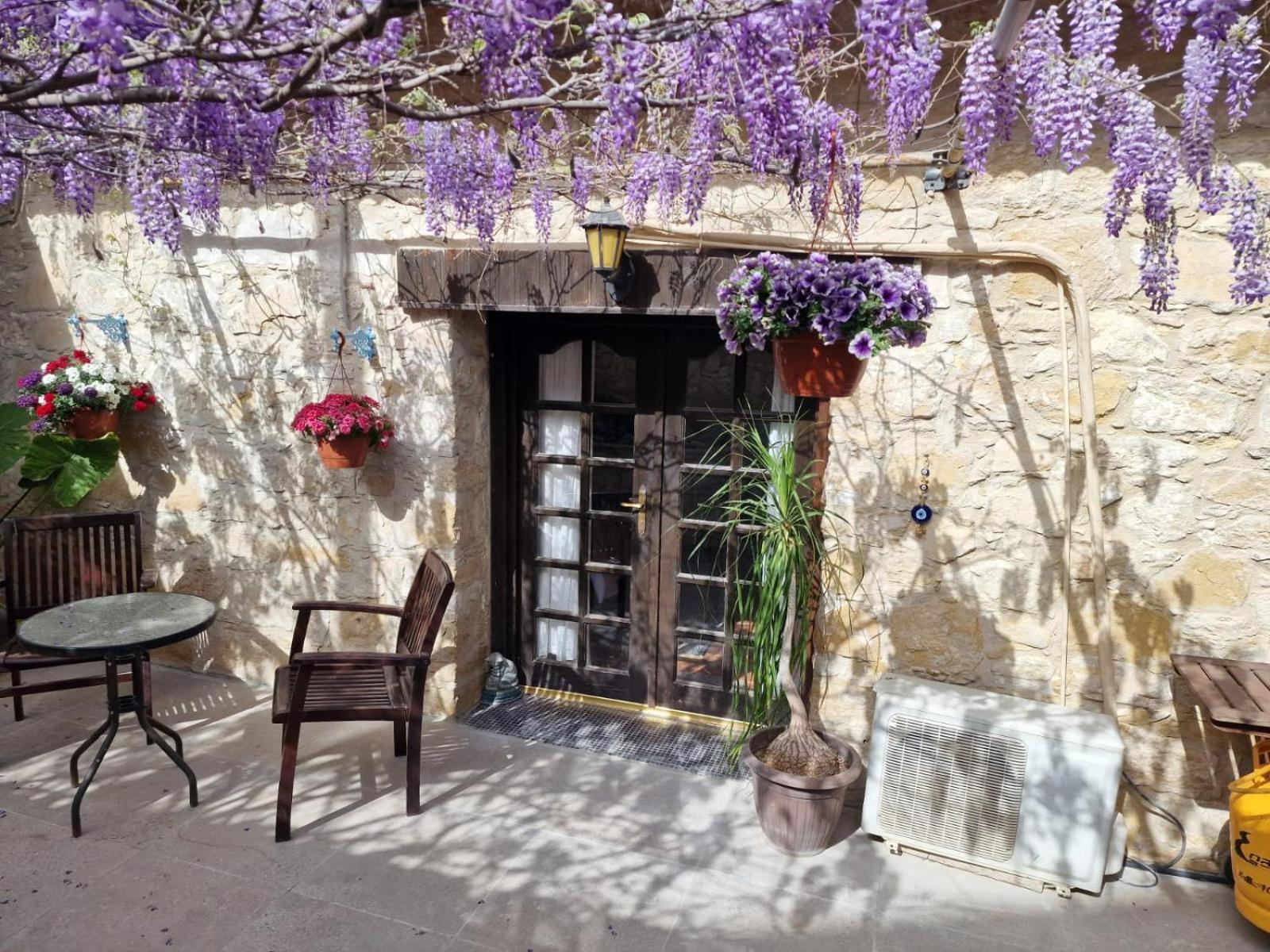 The Courtyard Suite Limassol Extérieur photo