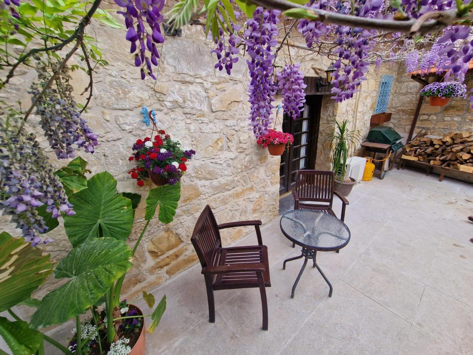 The Courtyard Suite Limassol Extérieur photo
